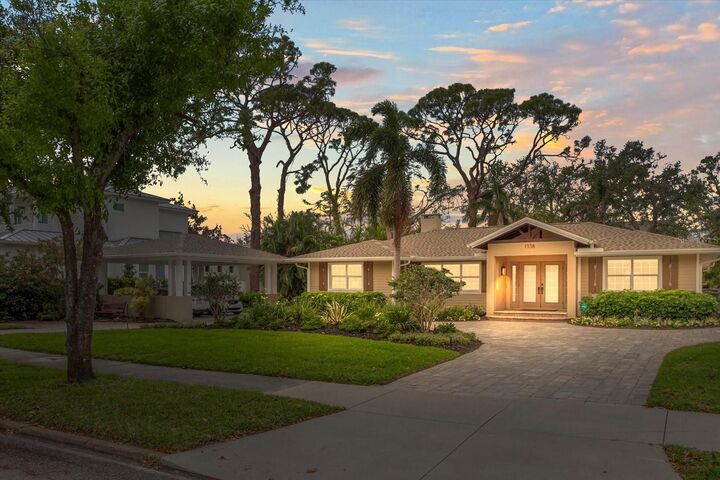 Property Photo: 1538 S Orange Avenue FL 34239