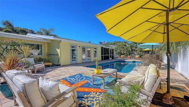 Property Photo: 2525 Hibiscus Street FL 34239