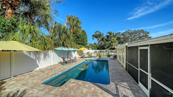 Property Photo: 2525 Hibiscus Street FL 34239