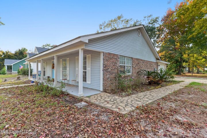 Property Photo: 1711 S 1st Street MS 39564