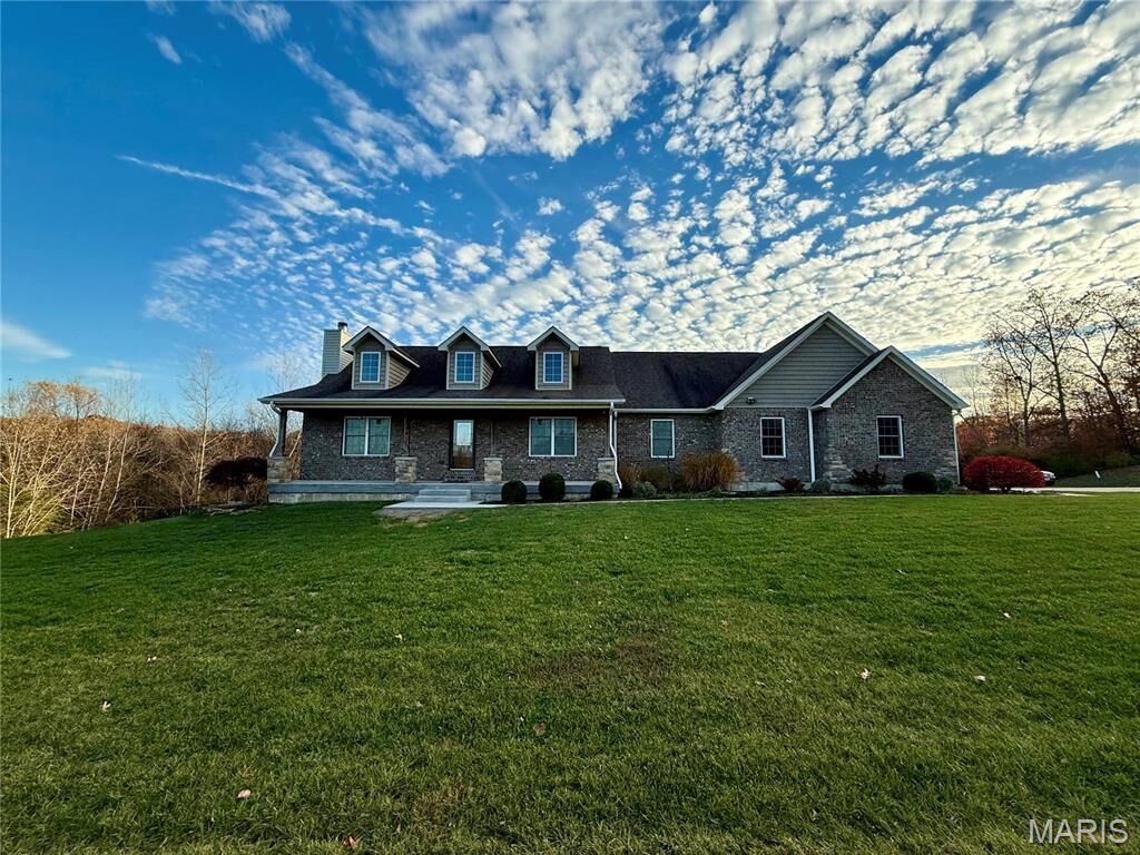 Property Photo:  302 Crescent Oak Court  MO 63385 