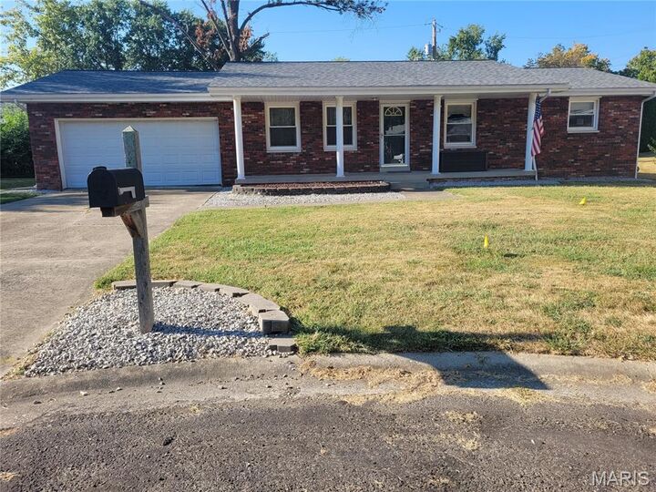 20 Pin Oak Drive  Highland IL 62249 photo