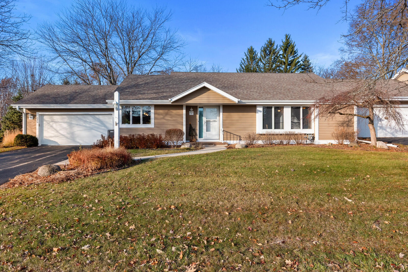 Property Photo:  130 Harrogate Dr  WI 53188 
