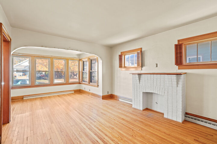 Property Photo:  421 Augusta St  WI 53402 