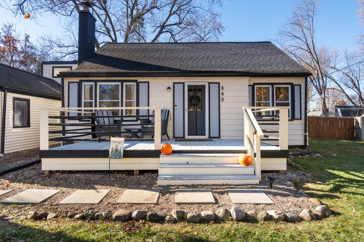 Property Photo:  840 Springcrest Boulevard  MI 49203 