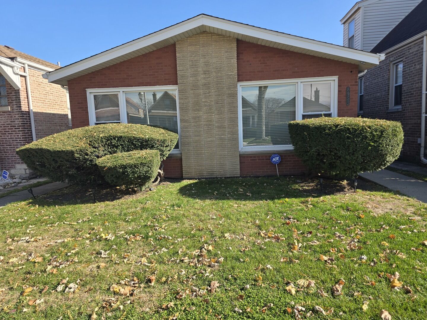 Property Photo:  8955 S Cornell Avenue  IL 60617 
