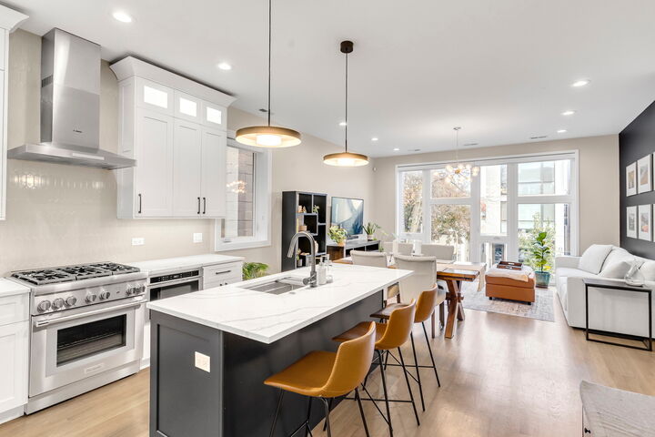 Property Photo: 1066 N Paulina Street 2 IL 60622