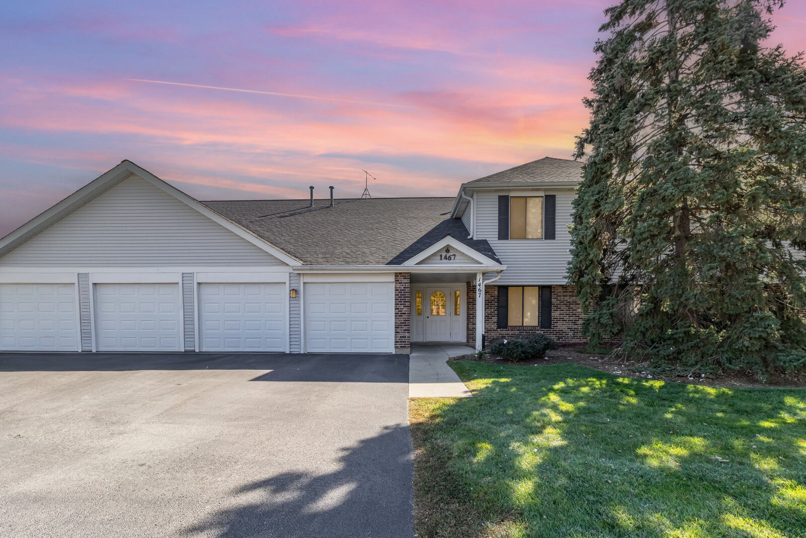 Property Photo: 1467 Fairlane Drive 1B IL 60193