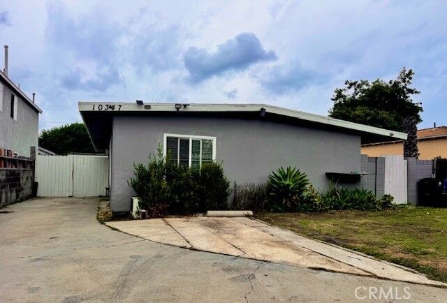 Property Photo: 10347 Kalmia Street CA 90002