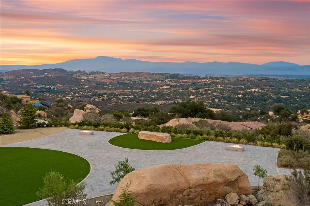 Property Photo:  41612 Avenida De Encanto  CA 92562 