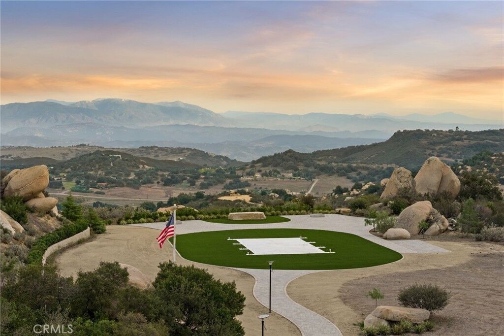 Property Photo:  41612 Avenida De Encanto  CA 92562 