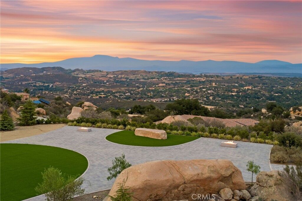 Property Photo:  41612 Avenida De Encanto  CA 92562 