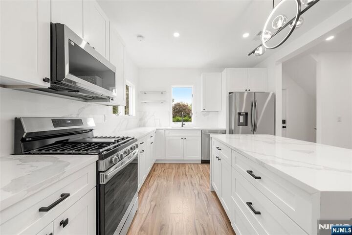 Property Photo:  174 Pleasant Avenue  NJ 07621 