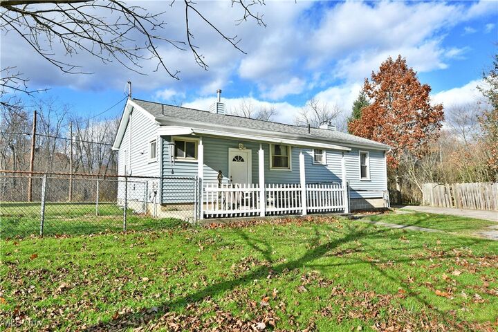 Property Photo:  2928 W Liberty Street  OH 44420 