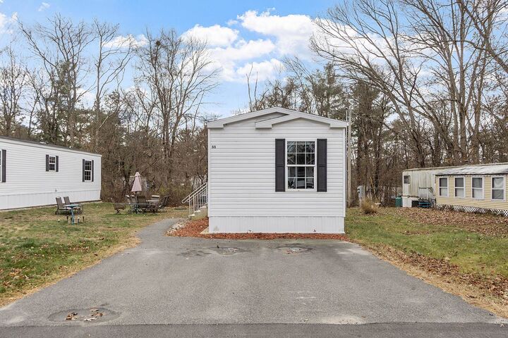 Property Photo:  55 Norwich Place  NH 03038 