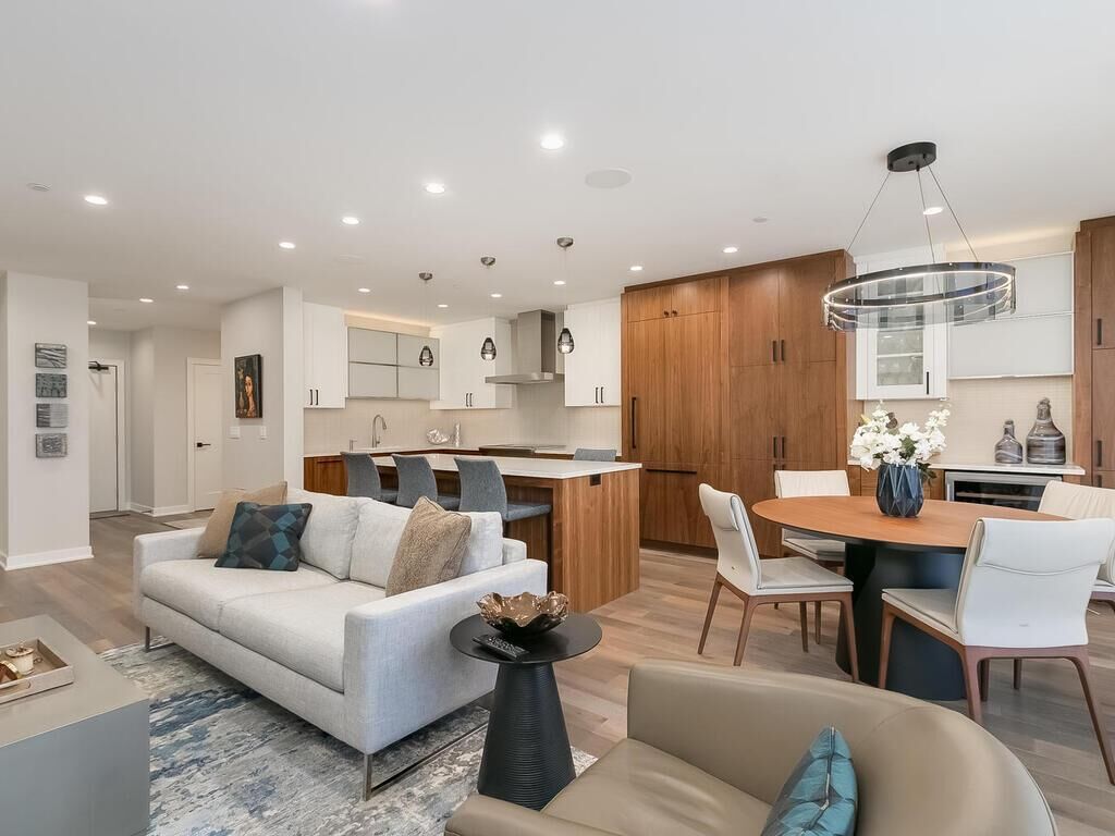 Property Photo: 1201 Yale Place 1107 MN 55403