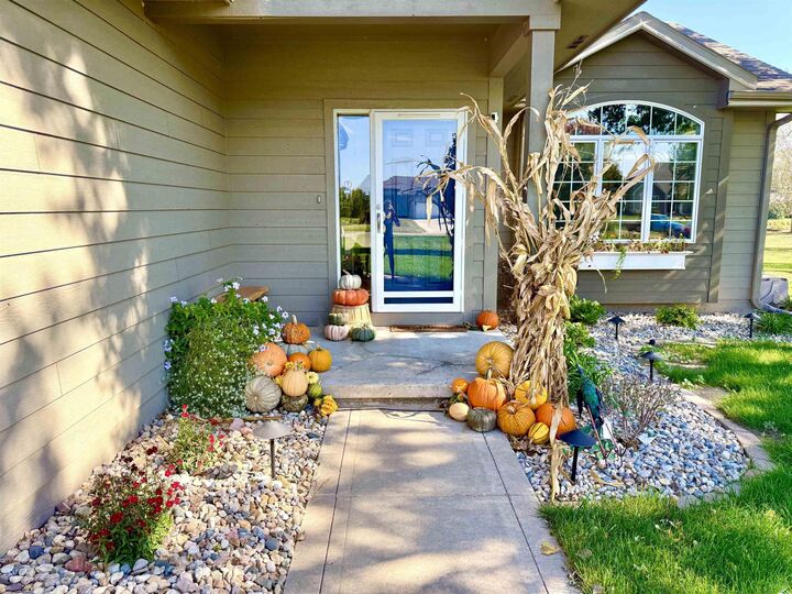 Property Photo: 832 Brookside Dr SD 57038