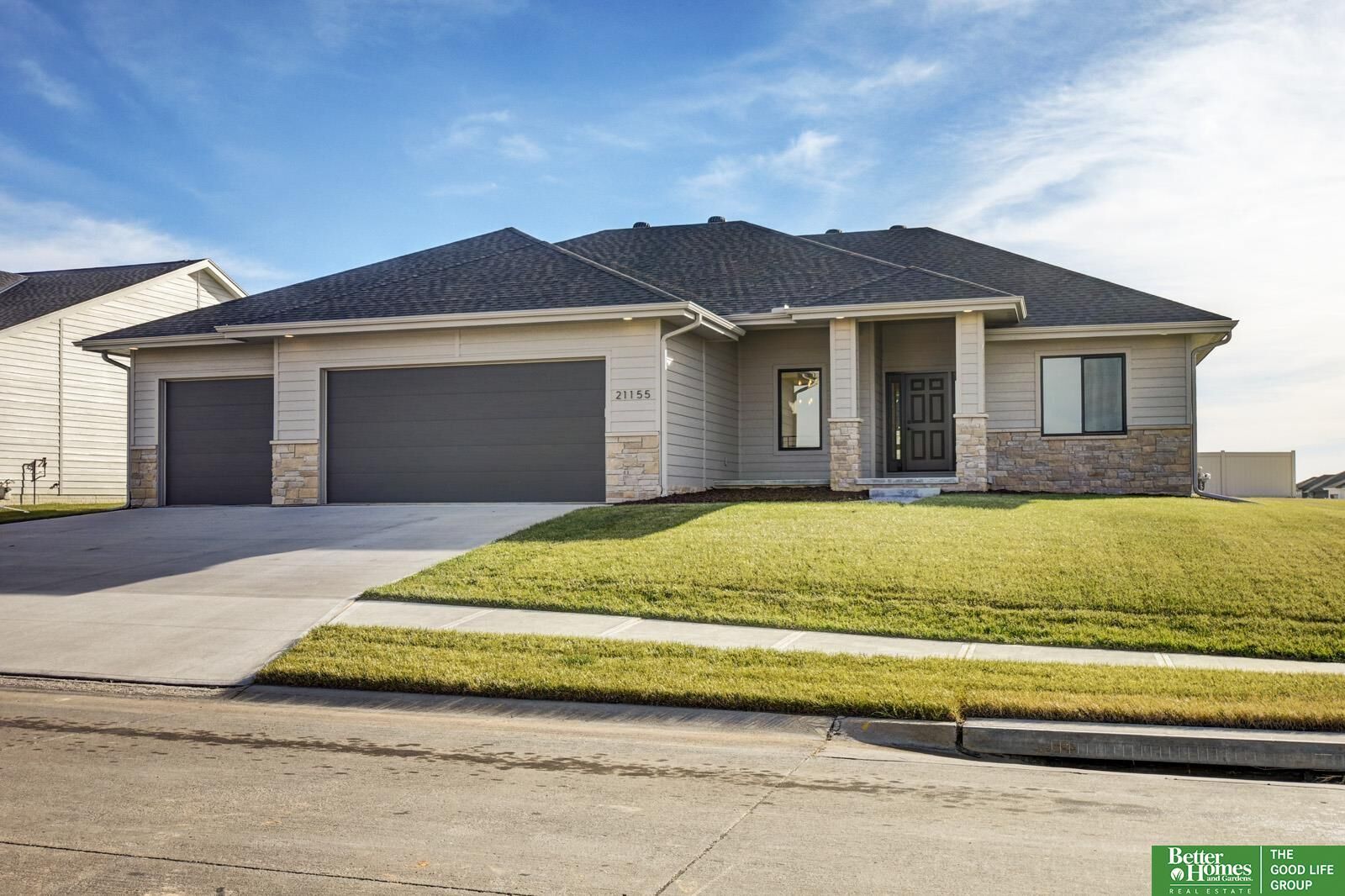 Property Photo: 21155 Hartman Avenue NE 68022