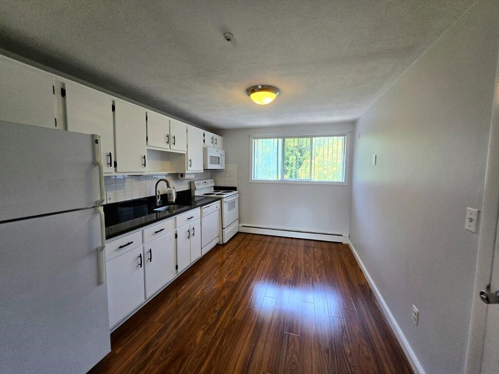 Property Photo:  11 Woodcrest Ct 5  MA 02190 