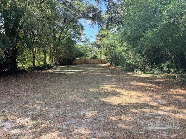 Property Photo:  23 N Jamaica St  FL 32507 