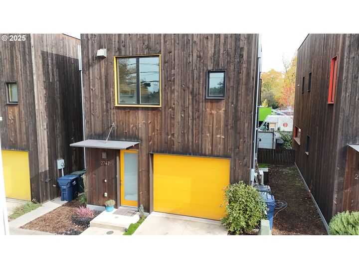 Property Photo:  2747 Friendly Aly  OR 97405 