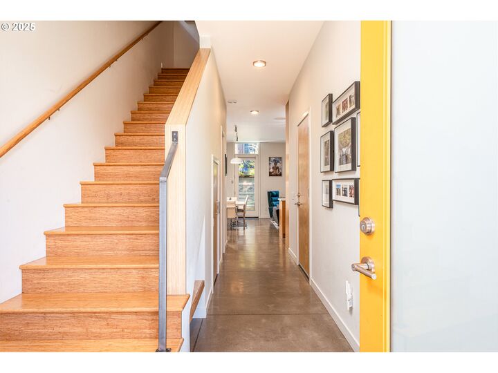 Property Photo:  2747 Friendly Aly  OR 97405 