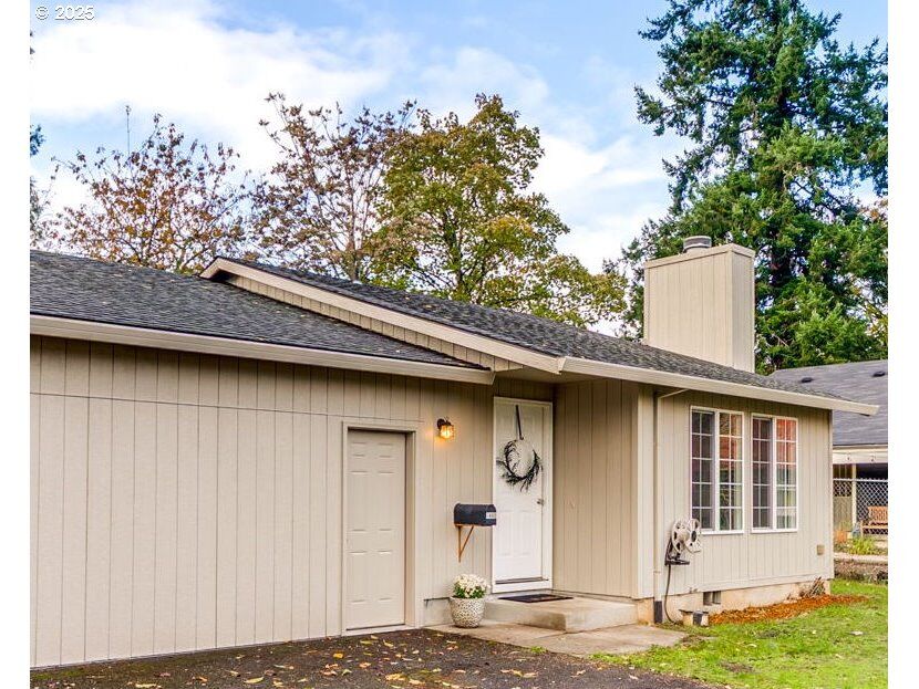 Property Photo: 7443 SE 63rd Ave OR 97206