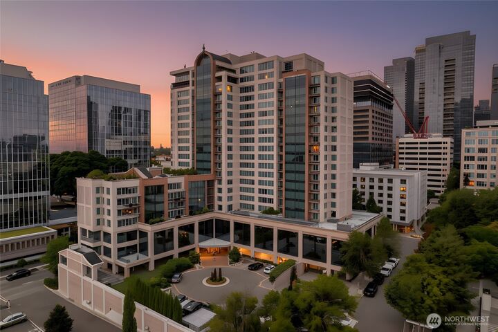 Property Photo:  177  107th Avenue NE 1702  WA 98004 