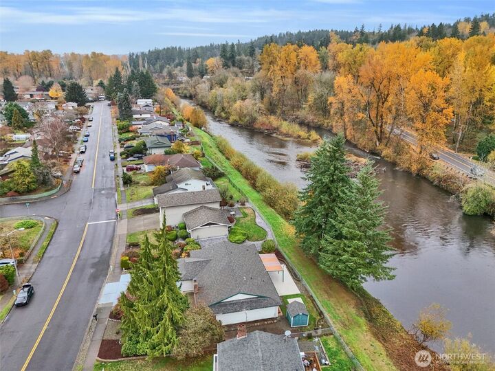 Property Photo: 1808 Riverview Drive NE WA 98002