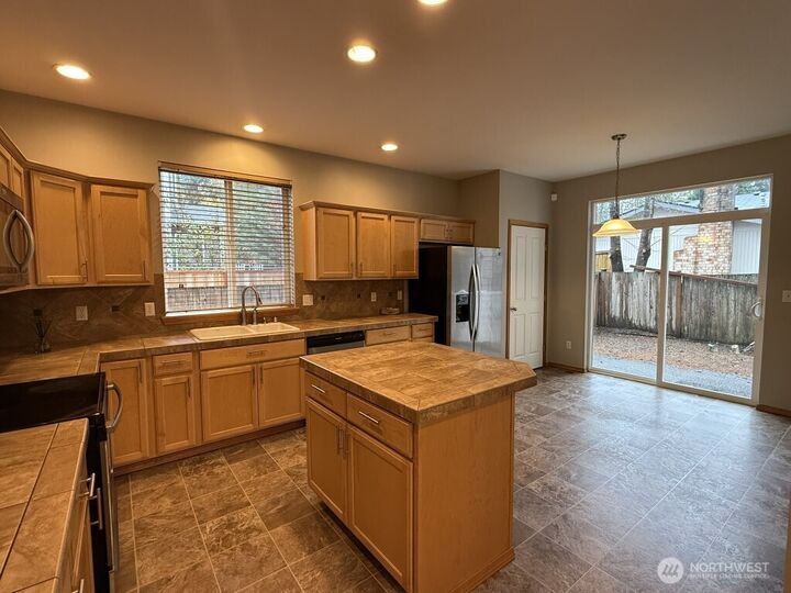 Property Photo:  22817 SE 287th Place  WA 98038 