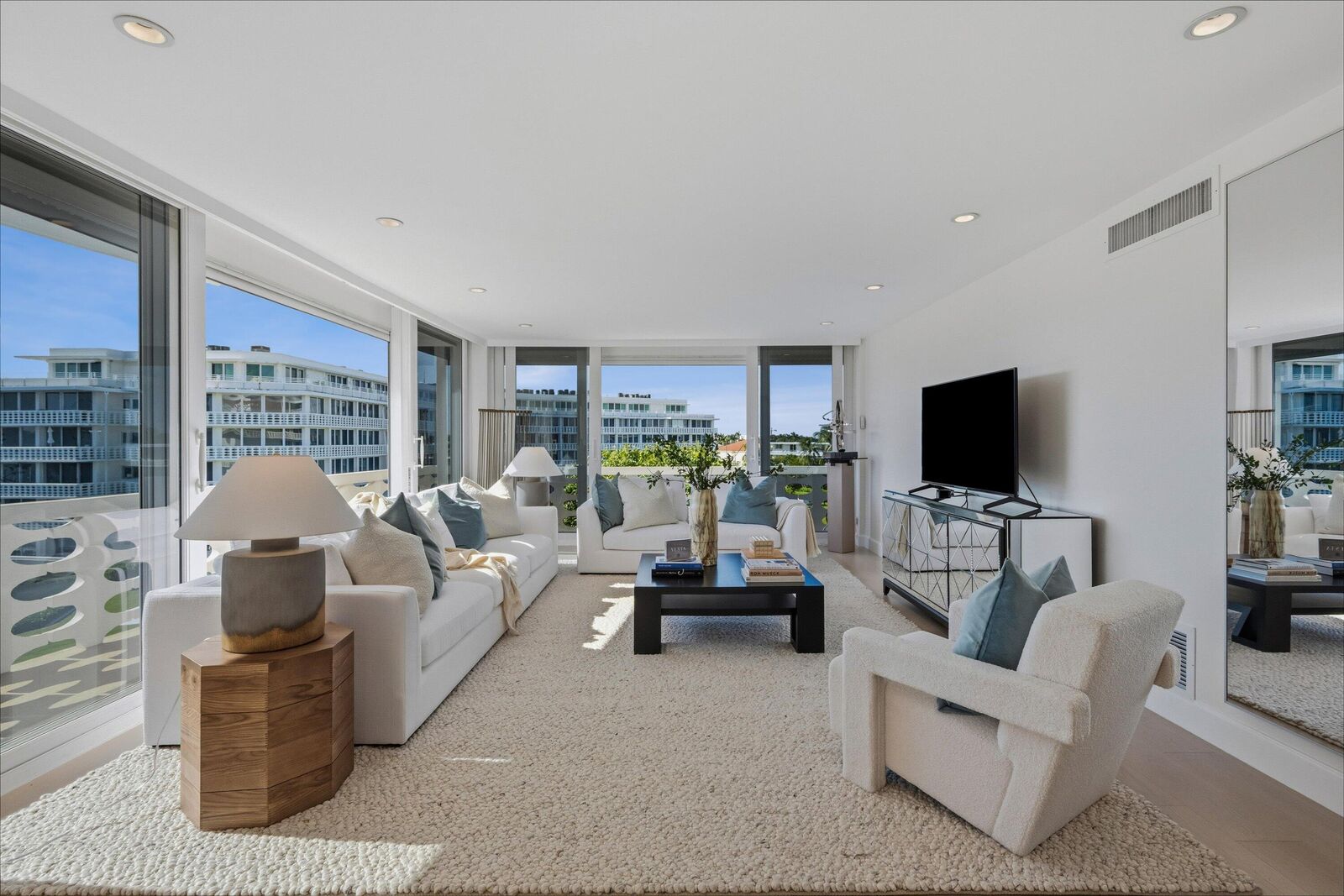 Property Photo:  100 Sunrise Avenue 520/521  FL 33480 