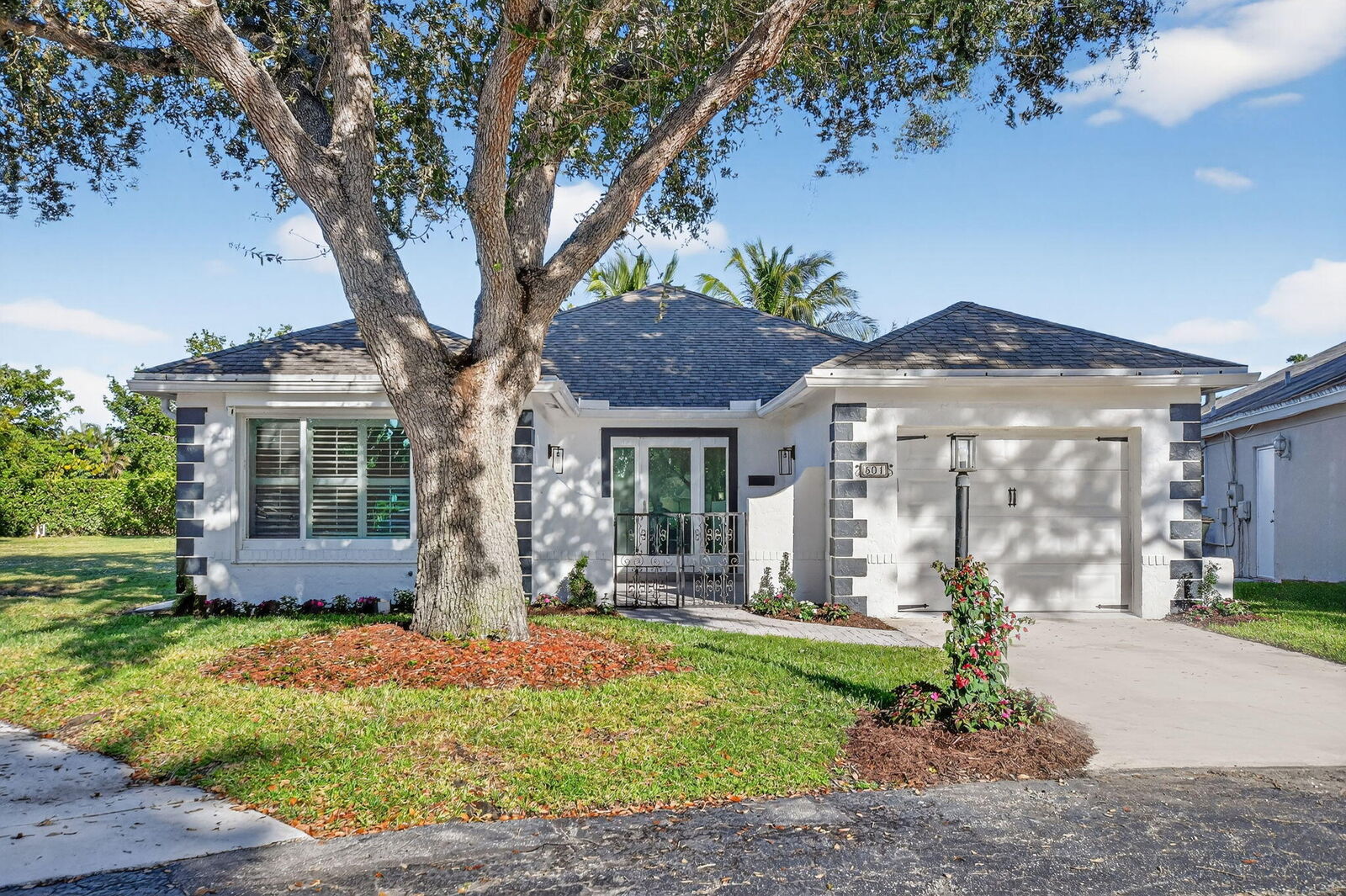 Property Photo:  501 SW 1st Street  FL 33432 