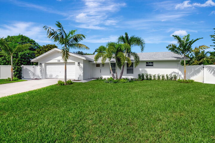 Property Photo: 135 SE 28th Court FL 33435
