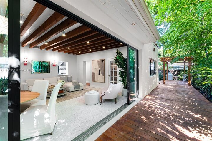 Property Photo: 2530 Andros Ave FL 33133