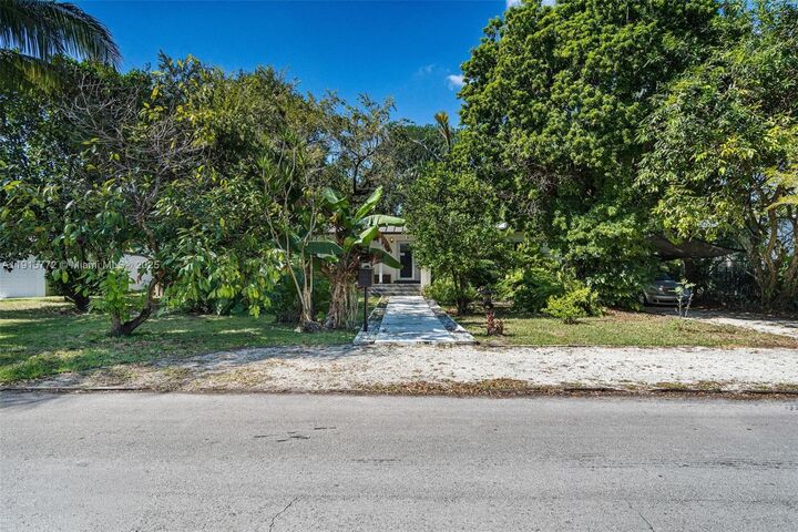 Property Photo:  6632 SW 64th Ave  FL 33143 