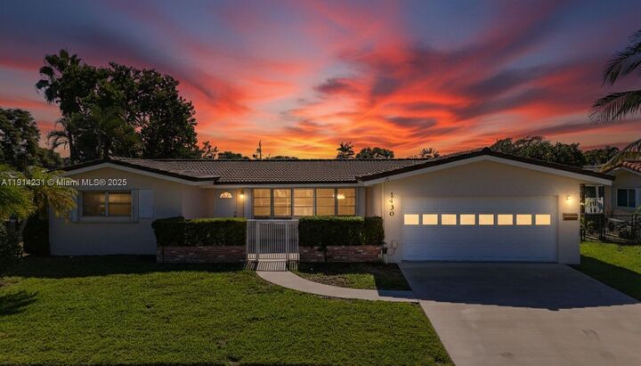 Property Photo: 1430 NE 57th Ct FL 33334