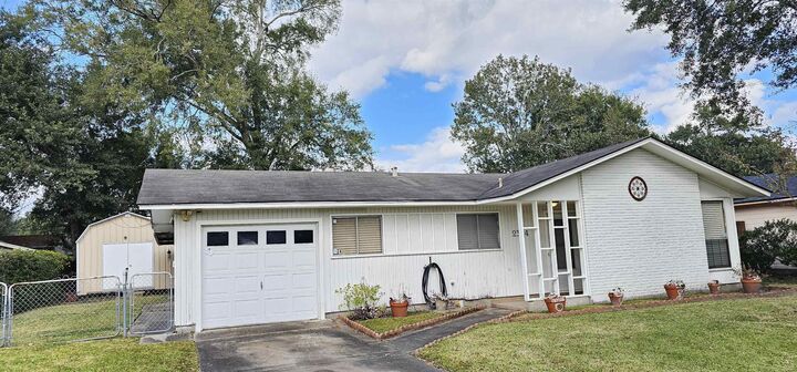 Property Photo:  2324 Manley Circle  TX 77630-2258 