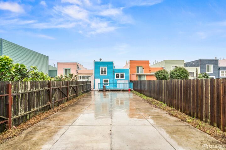 Property Photo:  211 Sadowa Street  CA 94112 