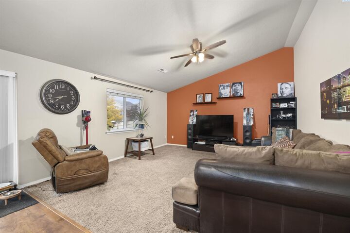 Property Photo:  4804 Bragueta Ct  WA 99301 