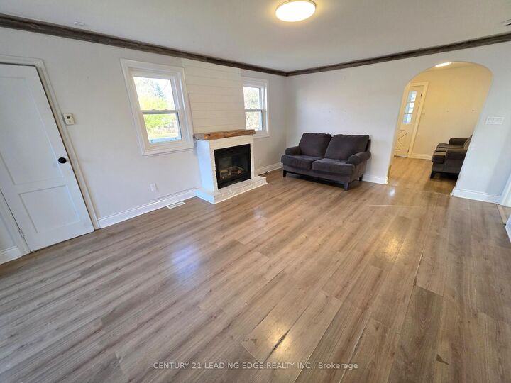 Property Photo:  235 Bayview Avenue  ON L4P 2T4 