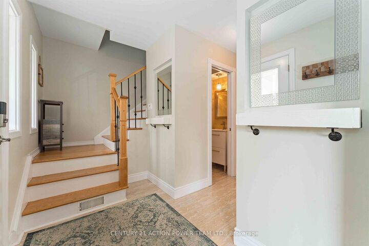 Photo de la propriété:  594 Noble Crescent  ON K1V 7H9 