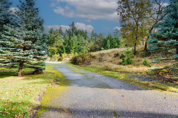 Lot B Garry Oak Dr — photo 1