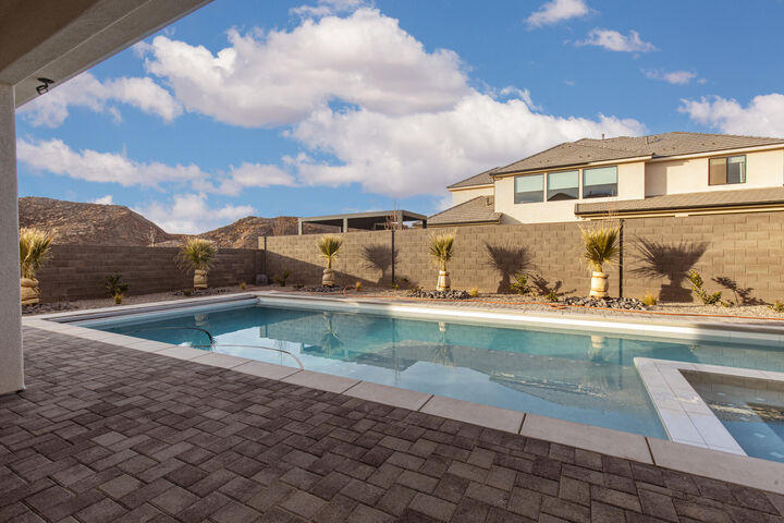 Property Photo:  5338 W 2040 S  UT 84737 