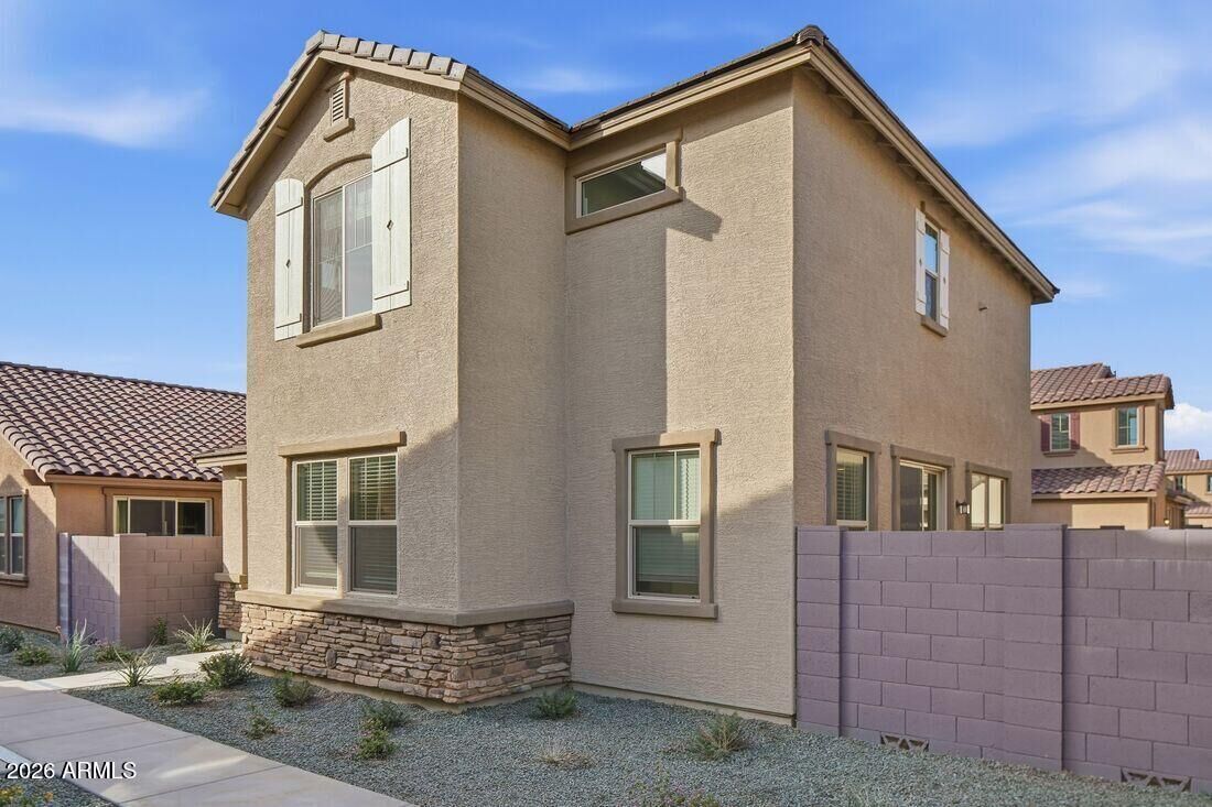 Property Photo:  10048 W Piccadilly Road  AZ 85392 