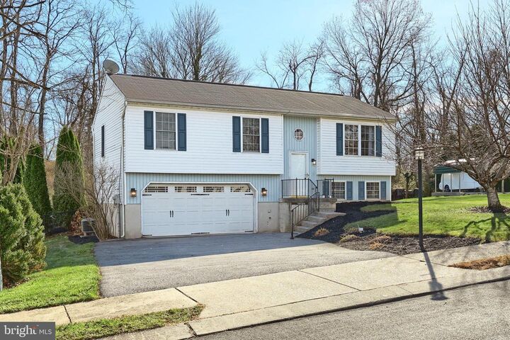 90 Ivy Drive  Manchester PA 17345 photo