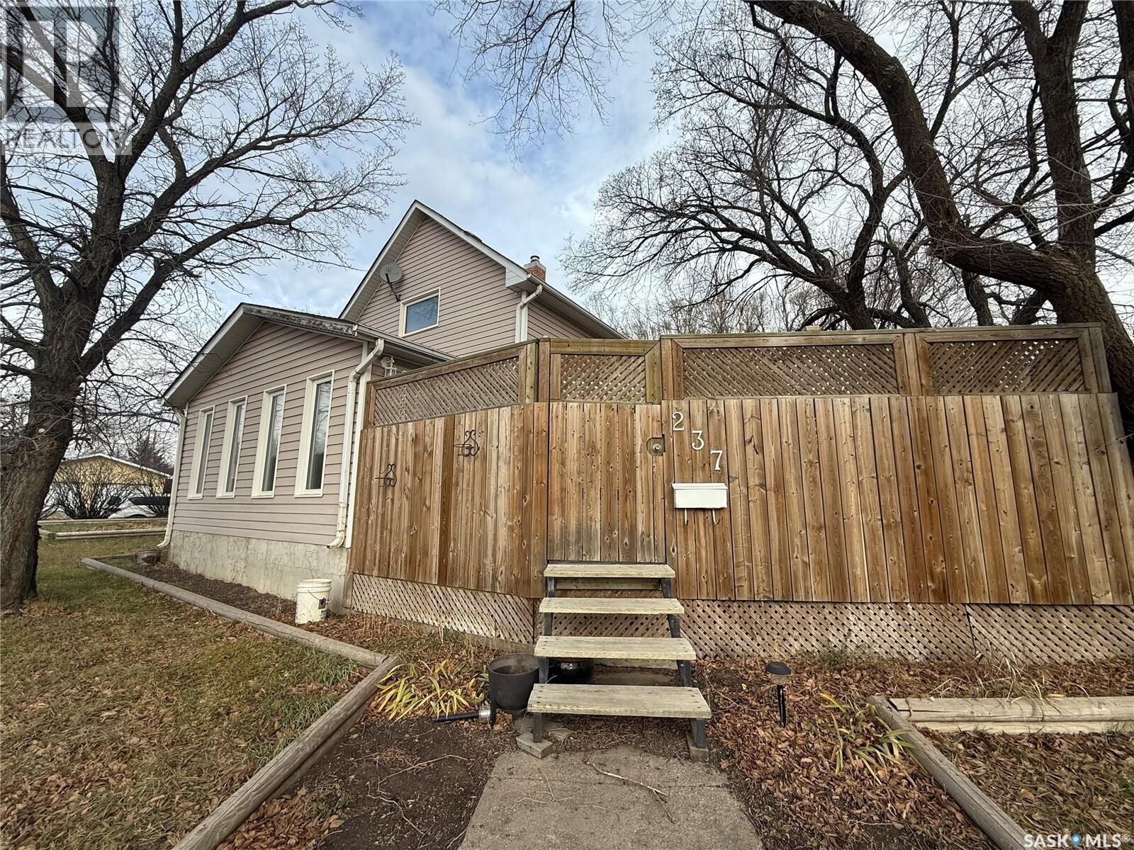 Property Photo:  237 Perkins Street  SK S4A 0C3 