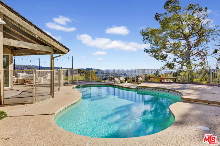 Property Photo:  906 Whitehaven Ter  CA 91207 