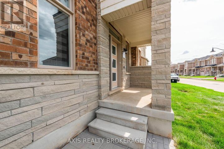 Property Photo:  43 Silver Meadow Gardens  ON L8B 1Z4 