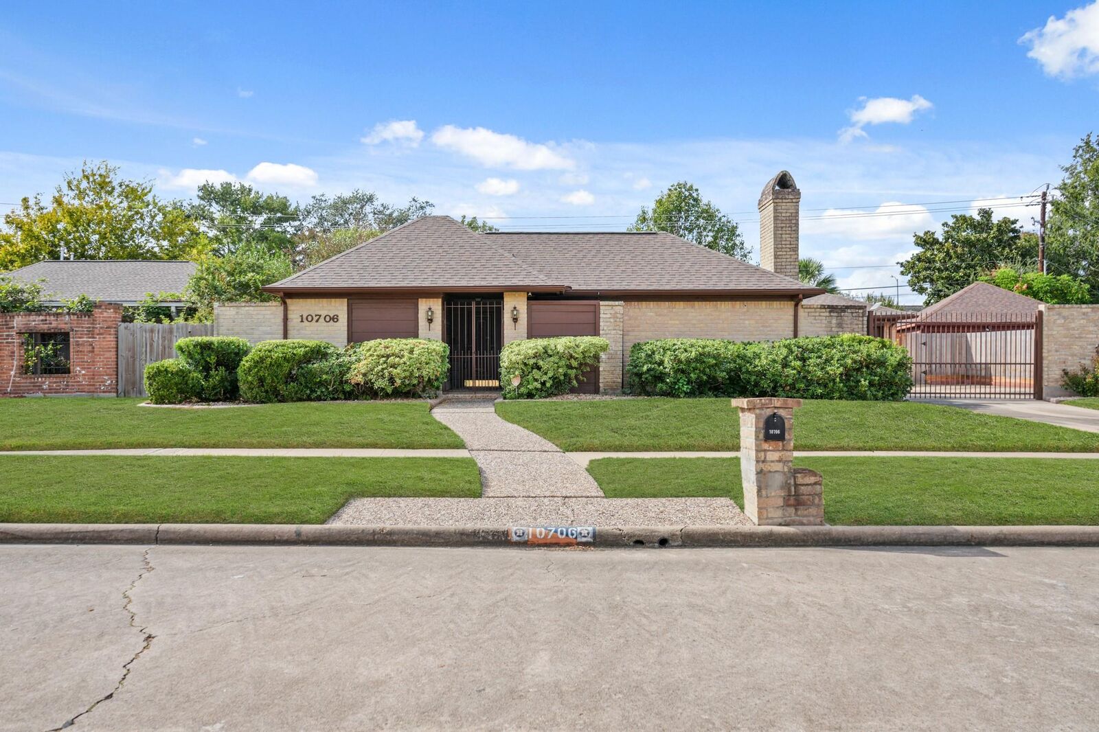 Property Photo: 10706 Braes Bayou Drive TX 77071