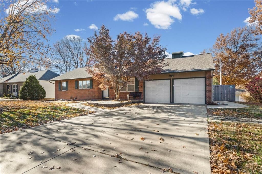 Property Photo: 5248 N Flora Avenue MO 64118